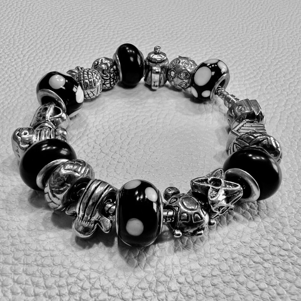 FIRM PRICE!  Beautiful Black, White & Silver Charm Bracelet w/19 Charms